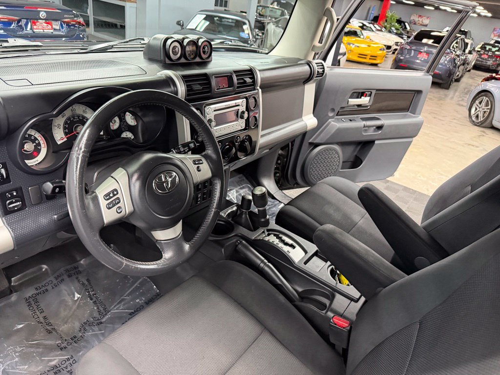 Used 2014 Toyota FJ Cruiser 4WD w/ Upgrade Package image 29