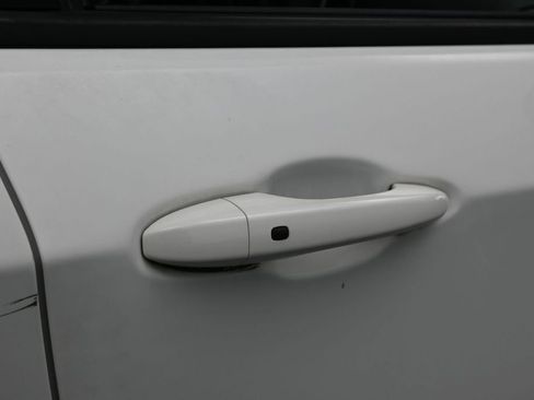 Used 2020 Jeep Compass Latitude FWD image 40