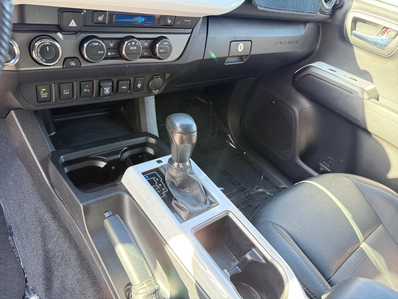 Used 2023 Toyota Tacoma TRD Off-Road w/ TRD Premium Off Road Package AWD/4WD image 13