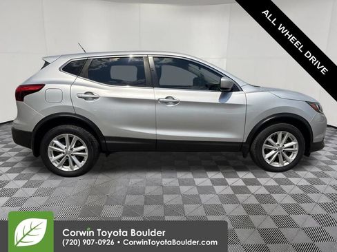 Used 2018 Nissan Rogue Sport S w/ S Appearance Package AWD/4WD image 9