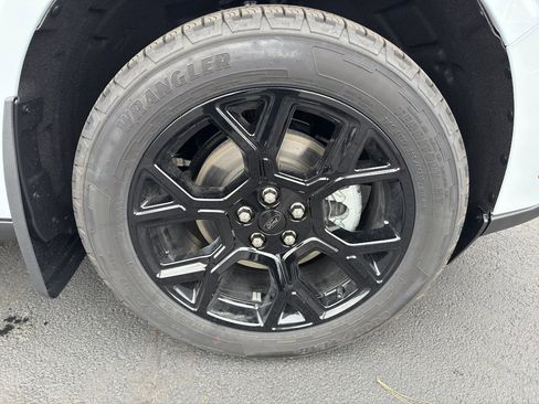 New 2025 Ford Maverick Lariat w/ Black Appearance Package image 18