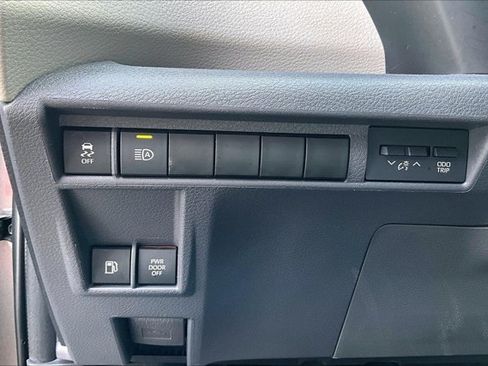 Used 2021 Toyota Sienna XLE FWD image 15