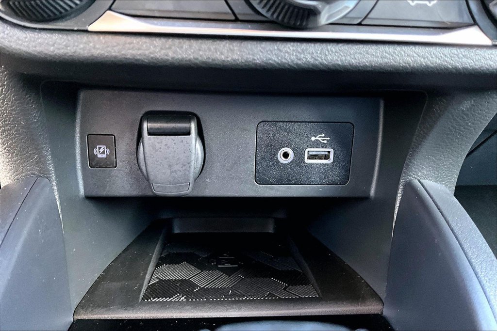 Used 2025 Nissan Versa SV w/ Trunk Package FWD image 33