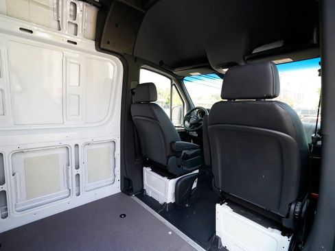 Used 2022 Mercedes-Benz Sprinter 2500 image 29