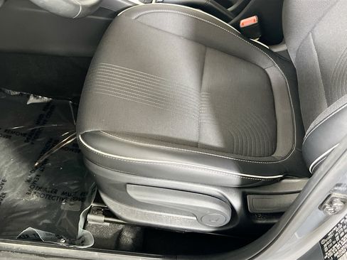 Used 2023 Hyundai Venue Limited FWD image 18