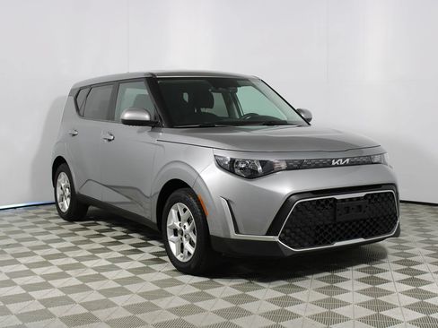 Used 2023 Kia Soul LX w/ LX Technology Package FWD image 26