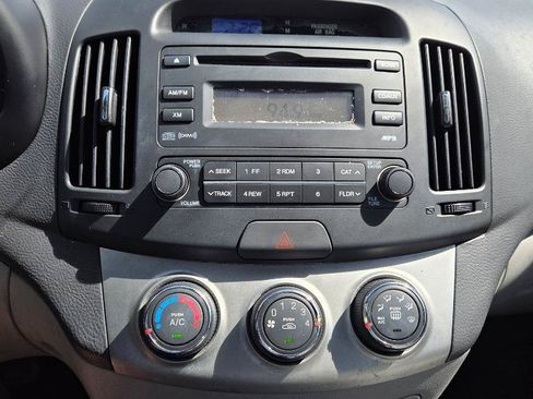 Used 2010 Hyundai Elantra GLS FWD image 12