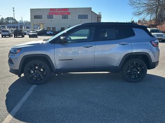Used 2022 Jeep Compass Altitude video 5