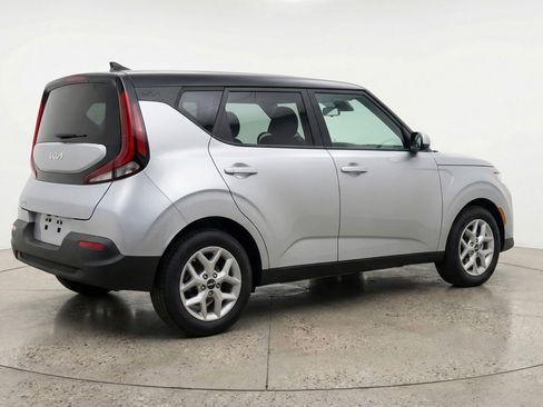 Used 2025 Kia Soul LX w/ LX Technology Package FWD image 9