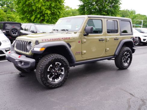 Used 2025 Jeep Wrangler Unlimited Rubicon AWD/4WD image 8