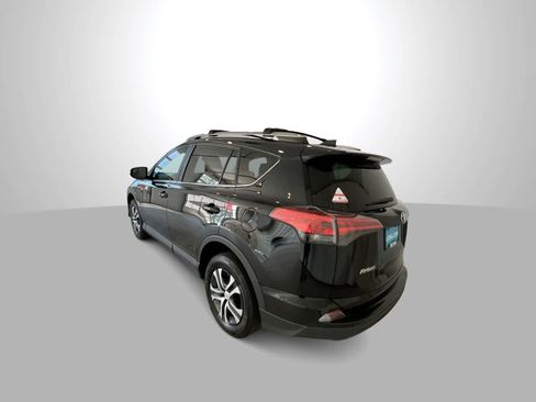Used 2017 Toyota RAV4 LE AWD/4WD image 6
