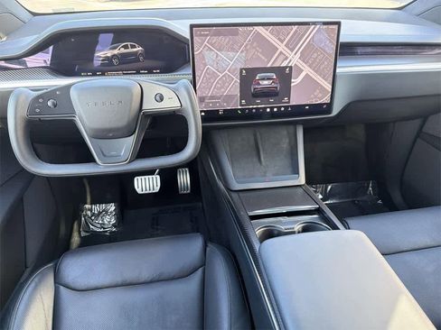 Used 2022 Tesla Model X Plaid image 12