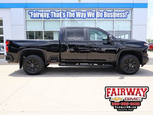 Used 2024 Chevrolet Silverado 2500 LT w/ Midnight Edition AWD/4WD image 1