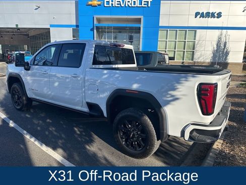 Used 2025 GMC Sierra 2500 AT4 w/ AT4 Premium Plus Package image 9