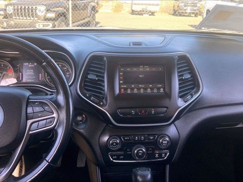 Certified 2021 Jeep Cherokee Latitude Plus AWD/4WD image 6