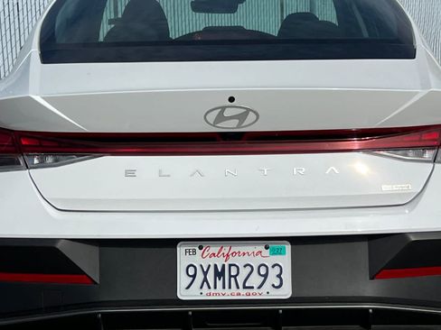 Used 2026 Hyundai Elantra Hybrid FWD image 22