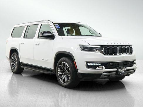 Used 2024 Jeep Wagoneer L Series II w/ Flexible Seating Group AWD/4WD image 8