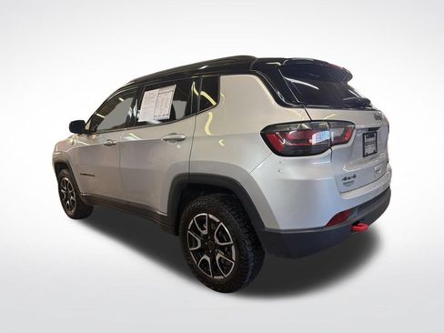 Used 2025 Jeep Compass Trailhawk w/ Trailhawk Elite Group AWD/4WD image 3