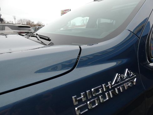 New 2026 Chevrolet Suburban High Country image 7