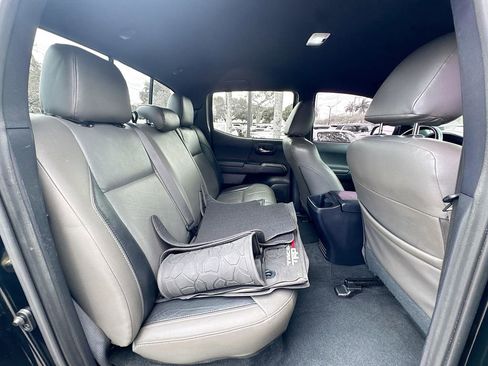 Used 2017 Toyota Tacoma TRD Off-Road image 25