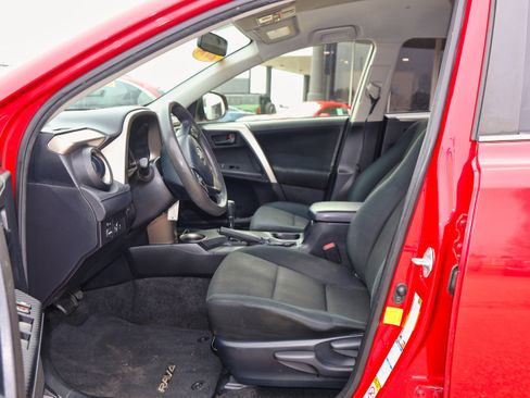 Used 2014 Toyota RAV4 LE image 10