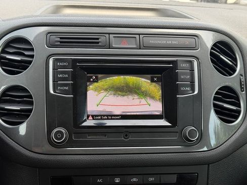 Used 2017 Volkswagen Tiguan Limited w/ Alloy Wheels Package FWD image 28