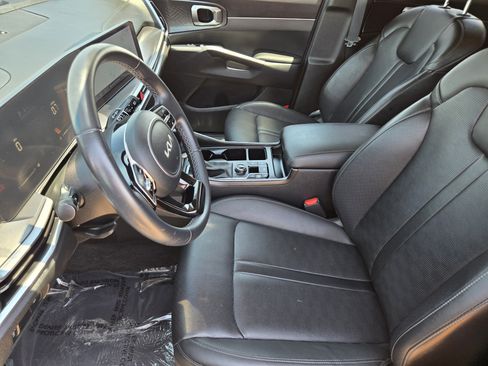 Used 2024 Kia Sorento S FWD image 8