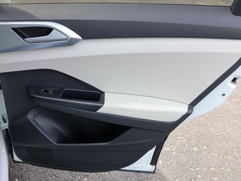 New 2025 Volkswagen Taos SE image 30
