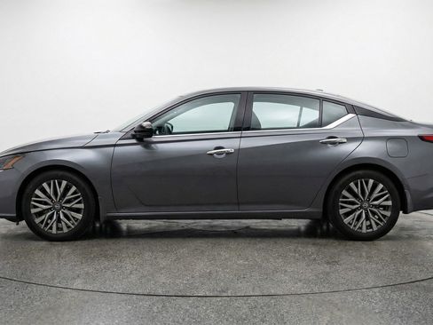 Used 2025 Nissan Altima 2.5 SV image 5