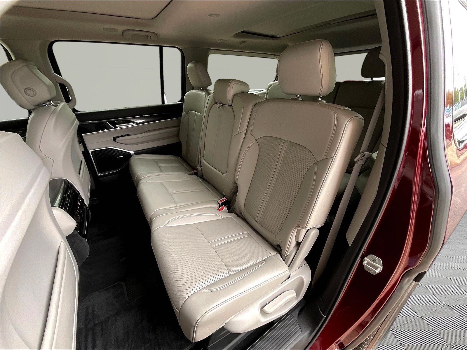 Used 2024 Jeep Wagoneer 4WD w/ Premium Group I image 22