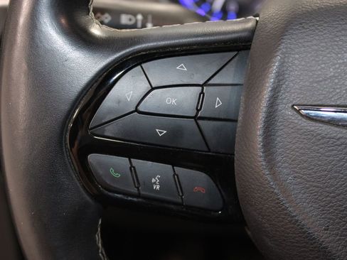 Used 2018 Chrysler Pacifica Touring-L w/ Premium Audio Group FWD image 23