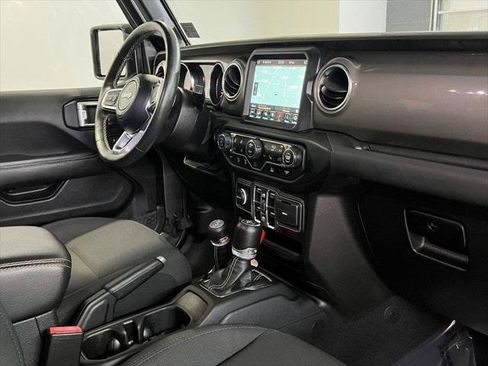 Certified 2022 Jeep Wrangler Unlimited Sahara w/ Cold Weather Group image 12