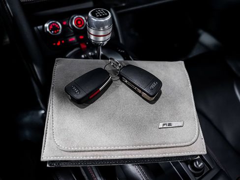 Used 2014 Audi R8 V8 w/ Full Leather Package AWD/4WD image 18