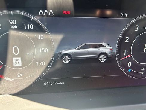 Used 2020 Jaguar F-PACE Prestige image 23