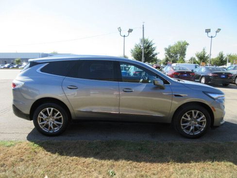 Used 2024 Buick Enclave Premium w/ Experience Buick Package image 7