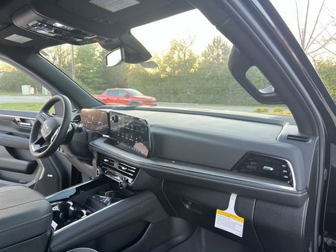 New 2026 Chevrolet Suburban Premier image 30