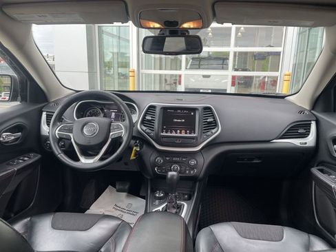 Used 2015 Jeep Cherokee Trailhawk AWD/4WD image 38