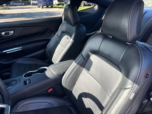 Used 2025 Ford Mustang Premium RWD image 10