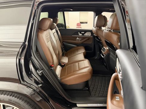 Used 2025 Mercedes-Benz GLS 450 4MATIC image 40