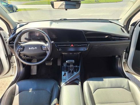 Used 2023 Kia Niro EX image 11