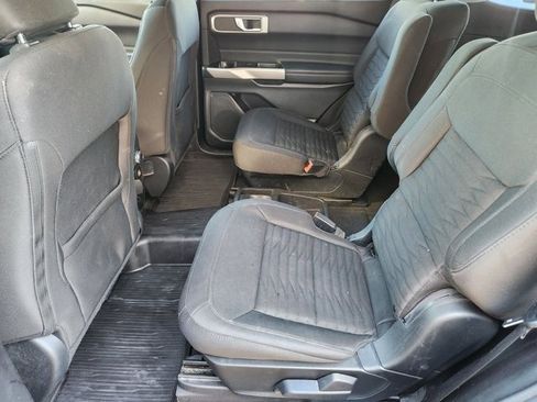 Used 2021 Ford Explorer XLT image 30