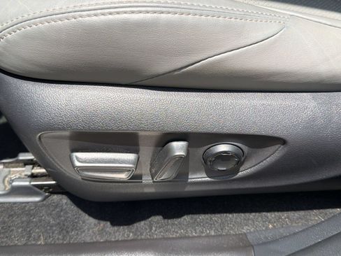 Used 2023 Toyota Venza Limited AWD/4WD image 14