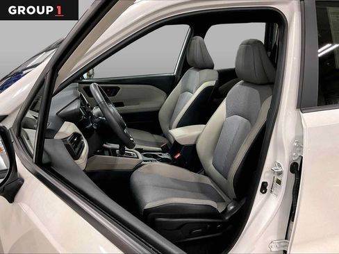 Certified 2025 Subaru Forester Premium AWD/4WD image 8