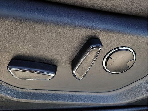 Used 2021 Ford Expedition Limited image 15