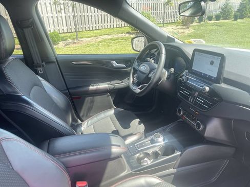 Used 2024 Ford Escape ST-Line Select AWD/4WD image 38