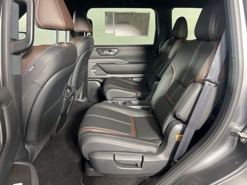 New 2025 Nissan Armada SL w/ Captain's Chari Seat Package AWD/4WD image 10