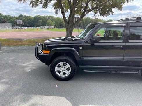 Used 2007 Jeep Commander Sport image 16