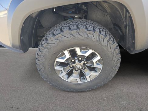 Used 2018 Toyota Tacoma TRD Off-Road w/ Technology Package image 25