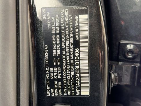 Certified 2025 Porsche Macan image 20