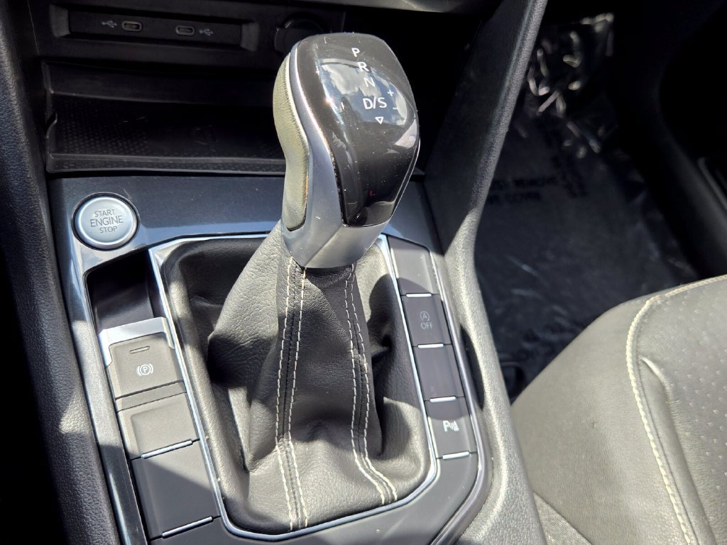 Certified 2023 Volkswagen Tiguan SE R-Line FWD image 22